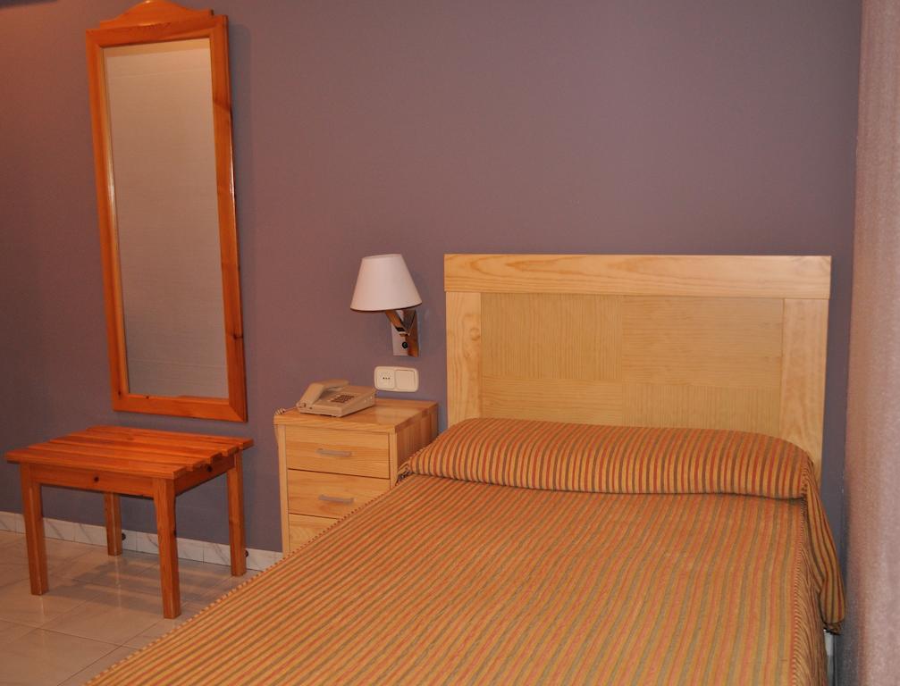 Hotel Los Rosales Almansa Room photo